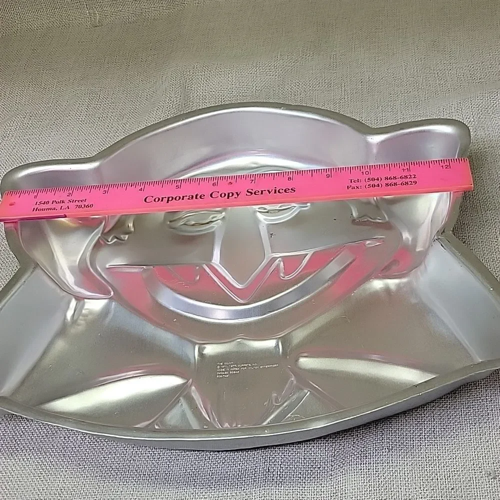 1977 WILTON COUNT‎ Dracula CAKE PAN 502-7431 Sesame Muppet Vintage Baking Tin